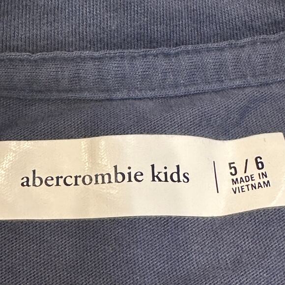 Bundle of Abercrombie Short Sleeve Graphic T-Shirts sz 5-6 - Picture 3 of 6